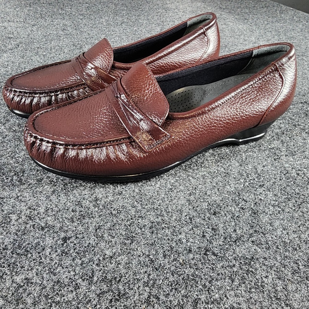 NWOB SAS Tripad Comfort Easier Slip On Loafers Womens Size 10 Burgundy Leather